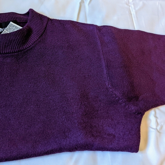 Vintage Sag Harbor Petite Women's Medium Purple Crew Crop Short Sleeve Sweater - Picture 4 of 5
